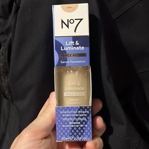 No7 lift and luminate foundation.